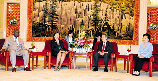 馬凱會(huì)見(jiàn)第五屆發(fā)展中國(guó)家預(yù)防腐敗研討班代表