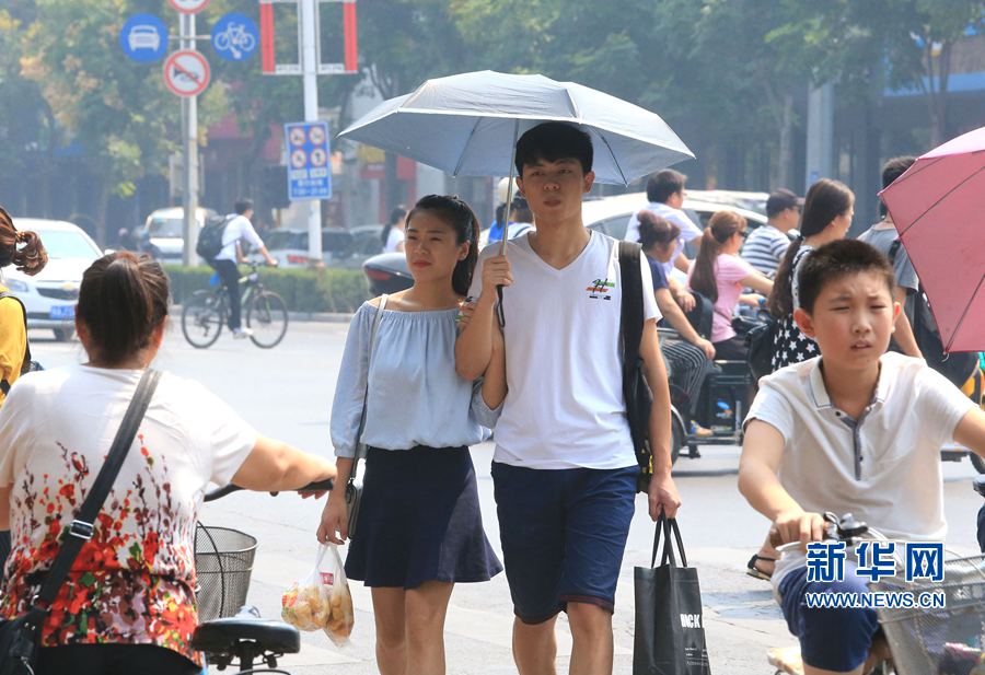 開封:“秋老虎”發(fā)威熱浪起
