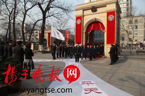 УI(lng)(do)ͰӭTM(jn)ČW(xu)`СR·ƽ¡ĳ؟(z)