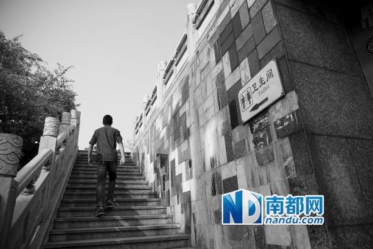 深圳規(guī)定“在公廁尿歪罰100” 執(zhí)行難尚無(wú)罰單