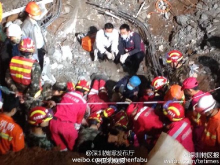 深圳事故現(xiàn)場成功救出首名幸存者
